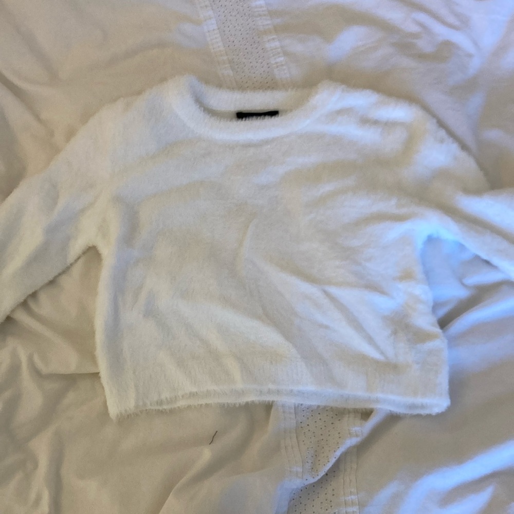 FOREVER 21 Cropped Sweater